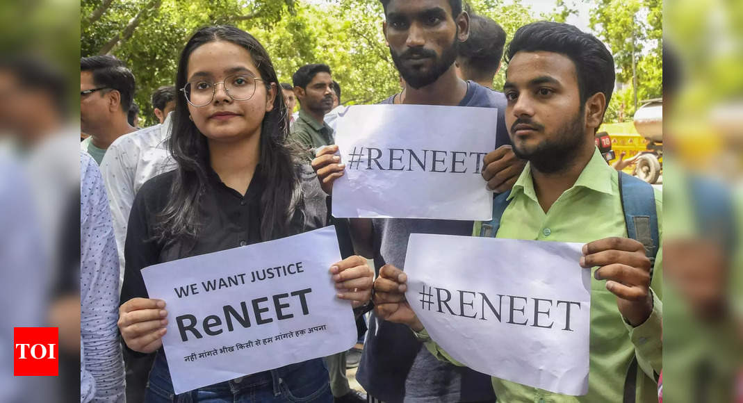 देखें: NEET-NET पेपर लीक विवाद के विरोध में NSUI सदस्यों ने दिल्ली में NTA कार्यालय पर ताला जड़ा | भारत समाचार