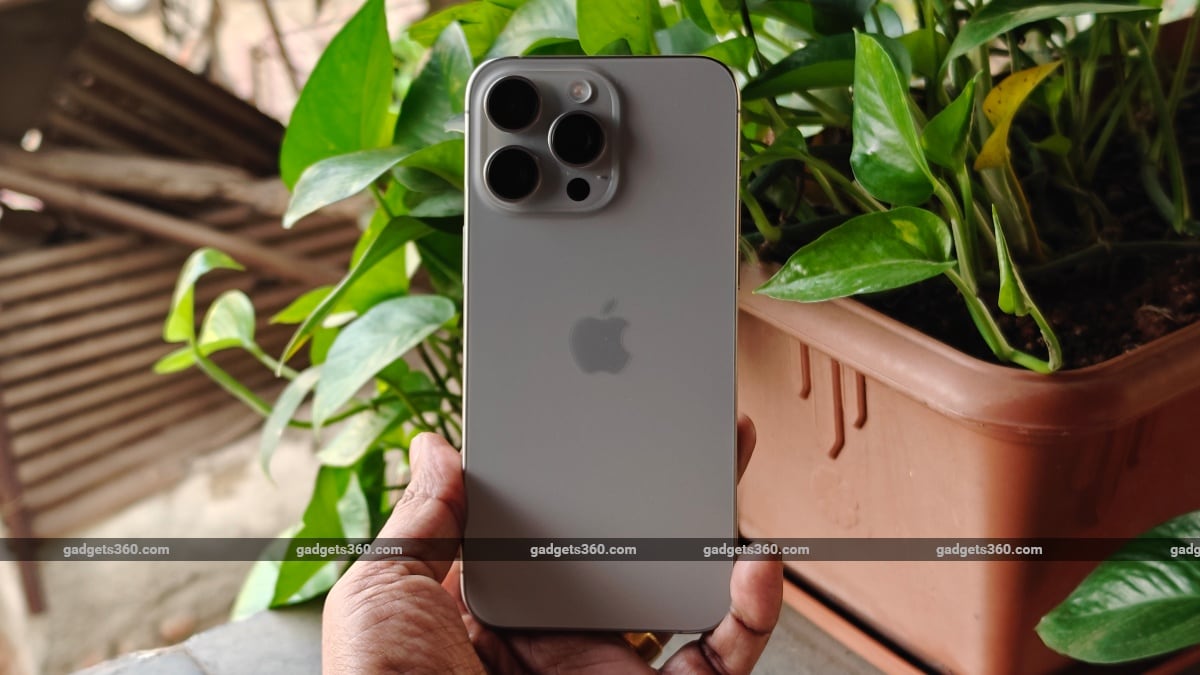 iPhone 15 Pro Max 2024 की पहली तिमाही में सबसे ज्यादा बिकने वाला स्मार्टफोन बनकर उभरा, Apple और Samsung टॉप 10 की सूची में हावी: रिपोर्ट