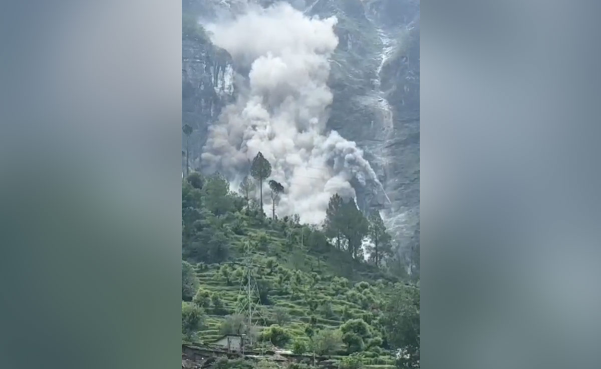 बद्रीनाथ राष्ट्रीय राजमार्ग पर भारी भूस्खलन, यातायात बाधित