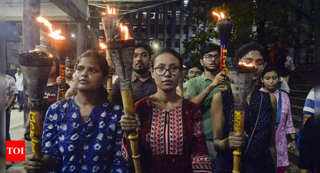 कोलकाता अस्पताल बलात्कार-हत्या: पश्चिम बंगाल के जूनियर डॉक्टरों ने ‘पूर्ण काम बंद’ फिर से शुरू किया | कोलकाता समाचार