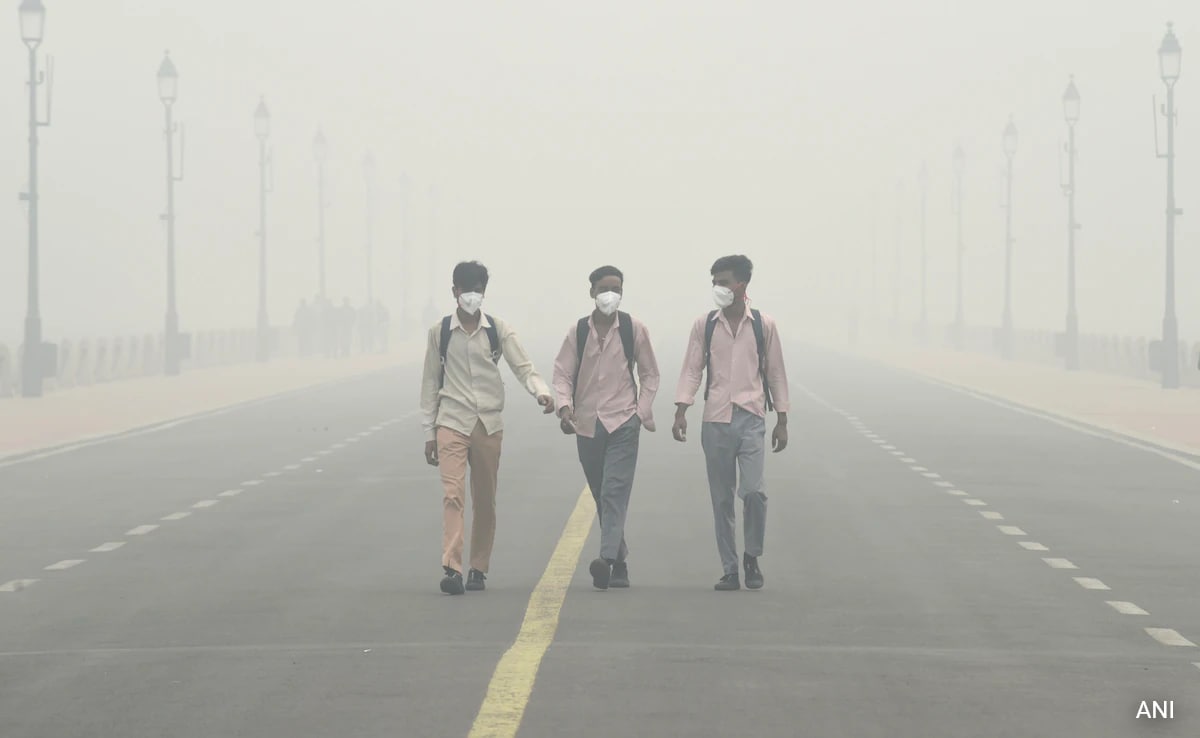 सिर्फ स्मॉग ही नहीं, AQI, दिल्ली इस सीज़न में “वॉकिंग निमोनिया” के मामलों से भी जूझ रही है