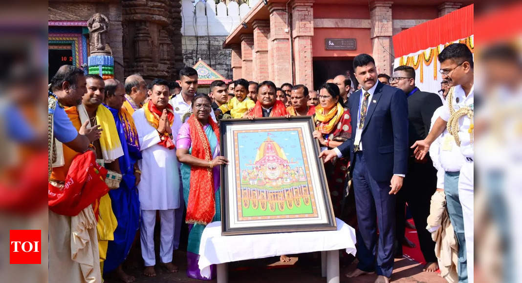 राष्ट्रपति द्रौपदी मुर्मू दर्शन के लिए पुरी मंदिर पहुंचीं, देश की समृद्धि के लिए प्रार्थना की | भुबनेश्वर समाचार