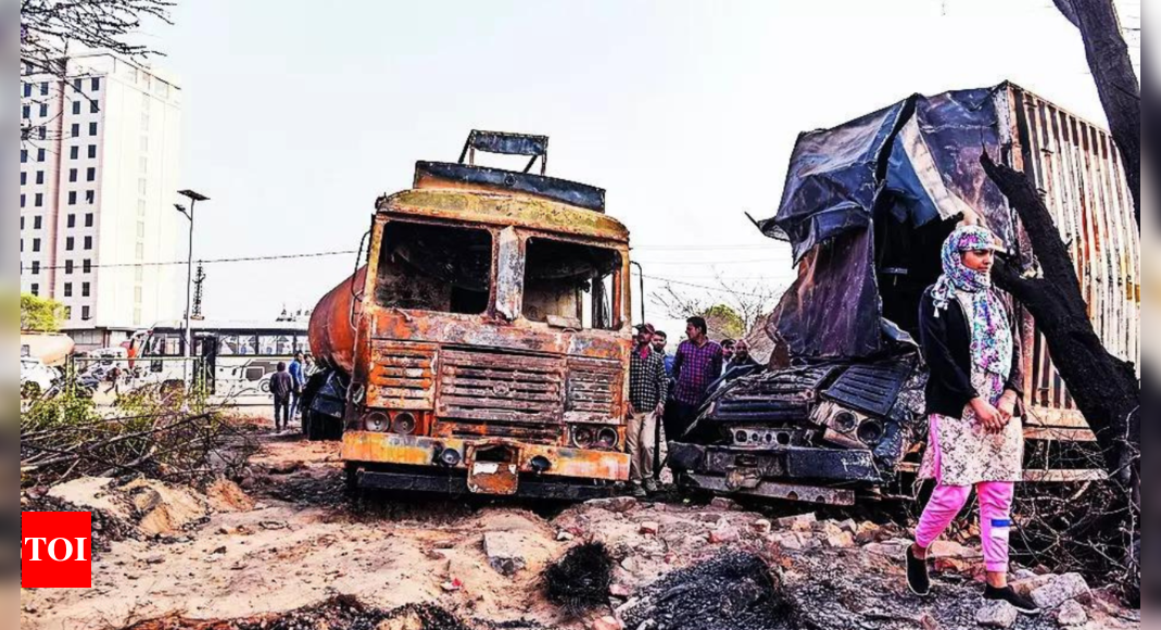 जयपुर एलपीजी टैंकर विस्फोट: मरने वालों की संख्या बढ़कर 13 हुई, 3 की हालत गंभीर | जयपुर समाचार