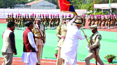 अमित शाह ने आत्मसमर्पण करने वालों से की मुलाकात, कहा हिंसा से दूर रहने का दिया संदेश