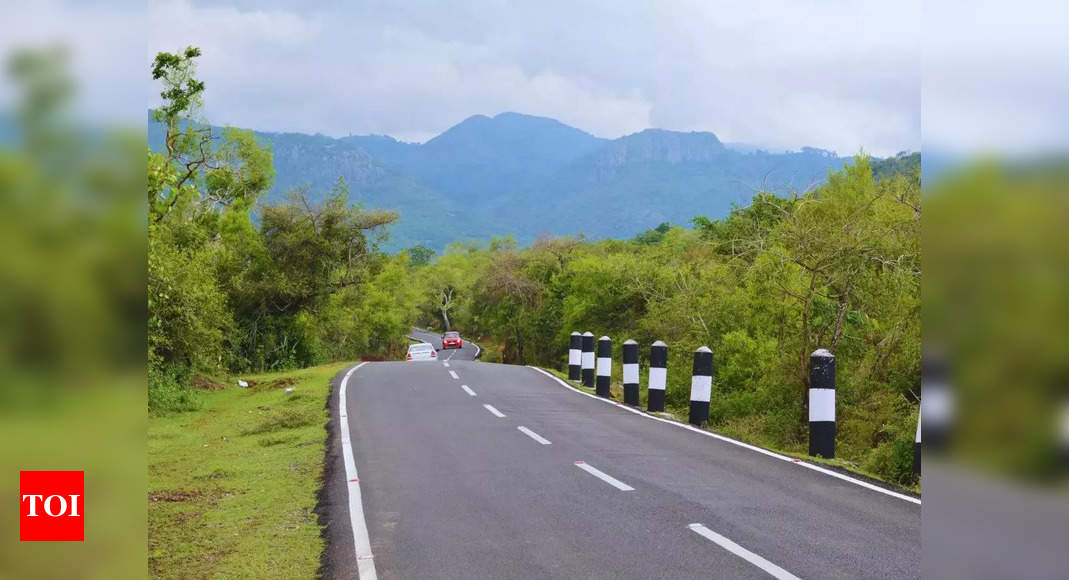 पाकिस्तान-चीन राजमार्ग लगातार चौथे दिन भी अवरुद्ध है