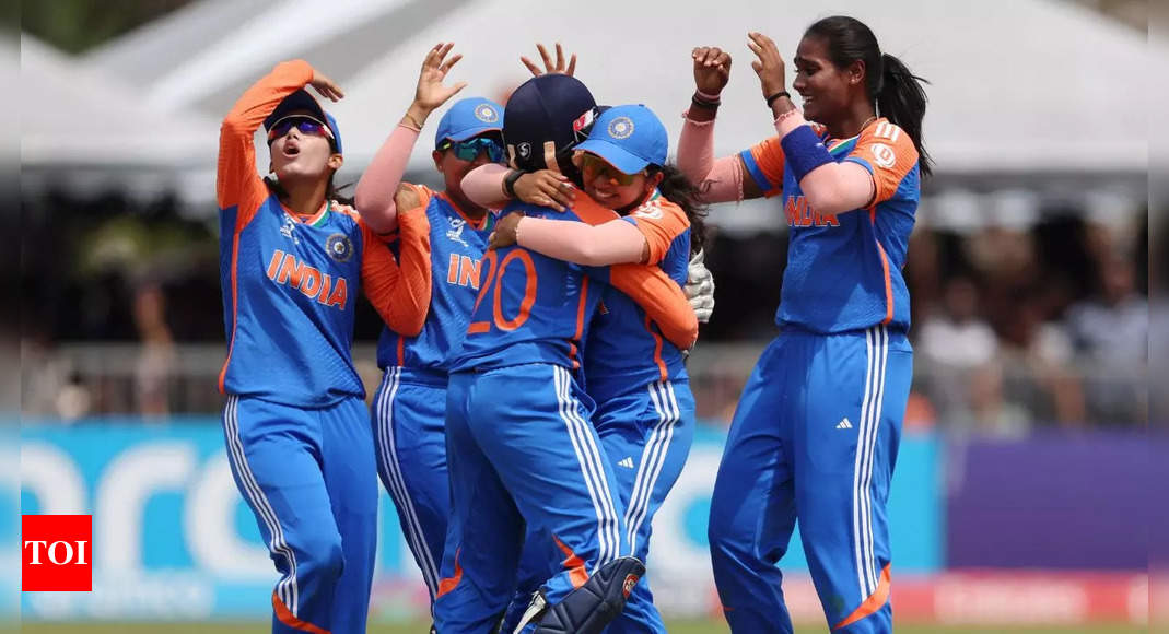 U19 महिला टी 20 विश्व कप खिताब की रक्षा के लिए भारत को नौ विकेट से दक्षिण अफ्रीका को कुचल दिया