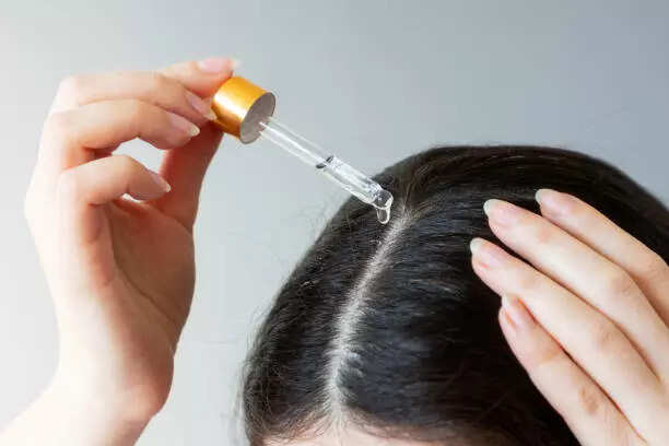5 आवश्यक तेल जो स्वाभाविक रूप से बालों के विकास को बढ़ाते हैं