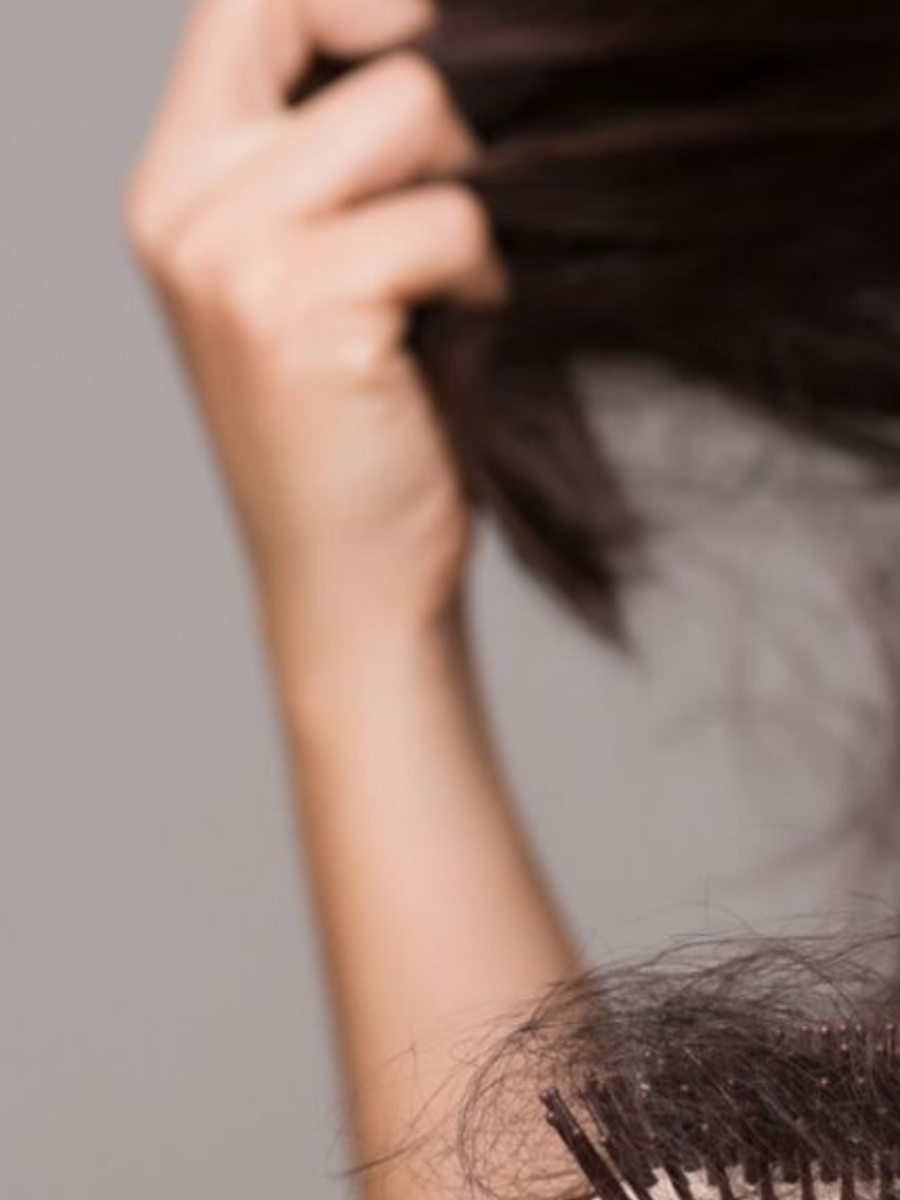 हेयर फॉल: 7 टिप्स को कम करने के लिए हेयर फॉल पोस्ट को शॉवर से बाहर निकालते हुए