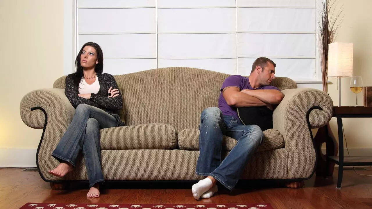 7 कारण लोग मूक उपचार क्यों देते हैं- और इससे कैसे निपटें