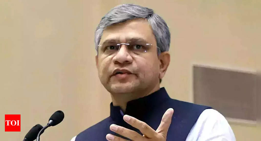 FY25 में मोबाइल फोन का निर्यात शीर्ष 2l करोड़ रुपये का है