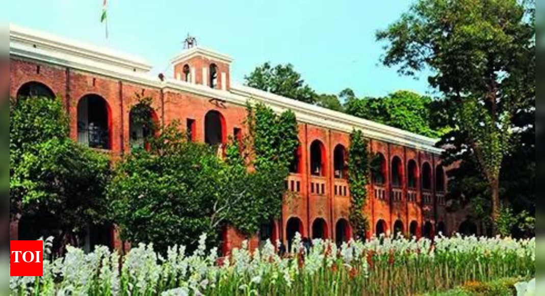 दून स्कूल पूर्व छात्र लाल झंडा के बाद सह-एड विचार छोड़ता है | भारत समाचार