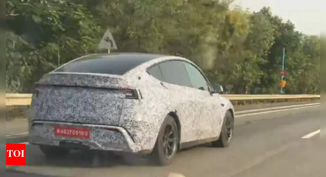 भारतीय सड़कों पर टेस्ला! 2025 मॉडल वाई मुंबई के पास स्पॉटेड परीक्षण: जल्द ही लॉन्च?