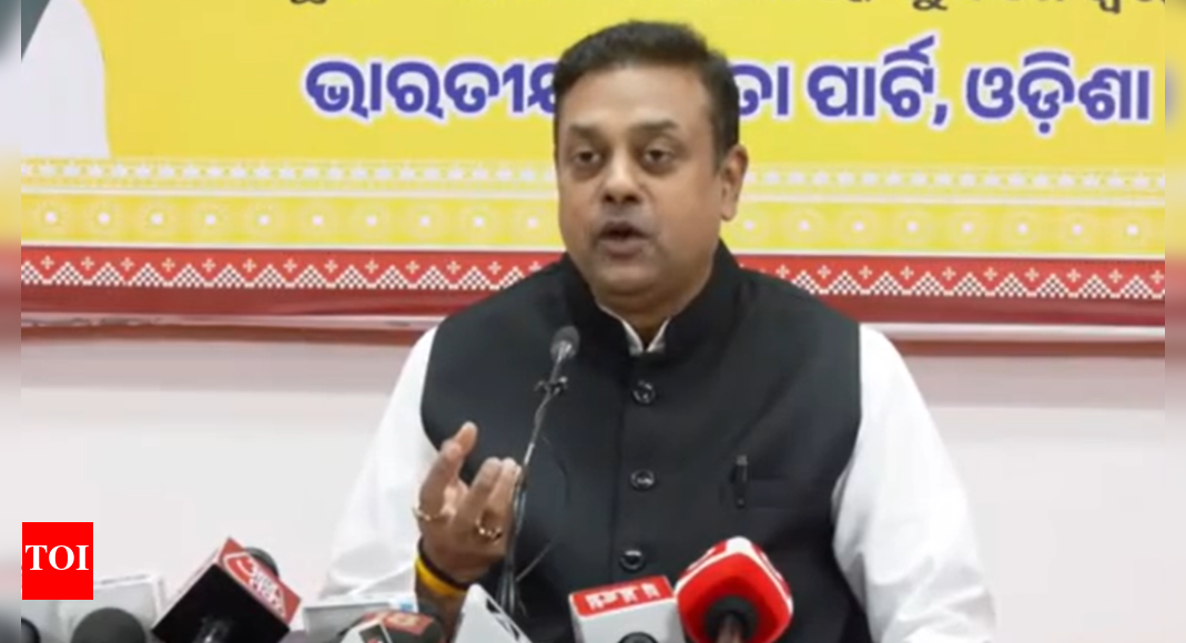 ‘सोनिया, राहुल गांधी आधुनिक दिन हैं Dacoits’: भाजपा का कहना है कि नेशनल हेराल्ड ‘ब्लतंत डकैती’ मामला है