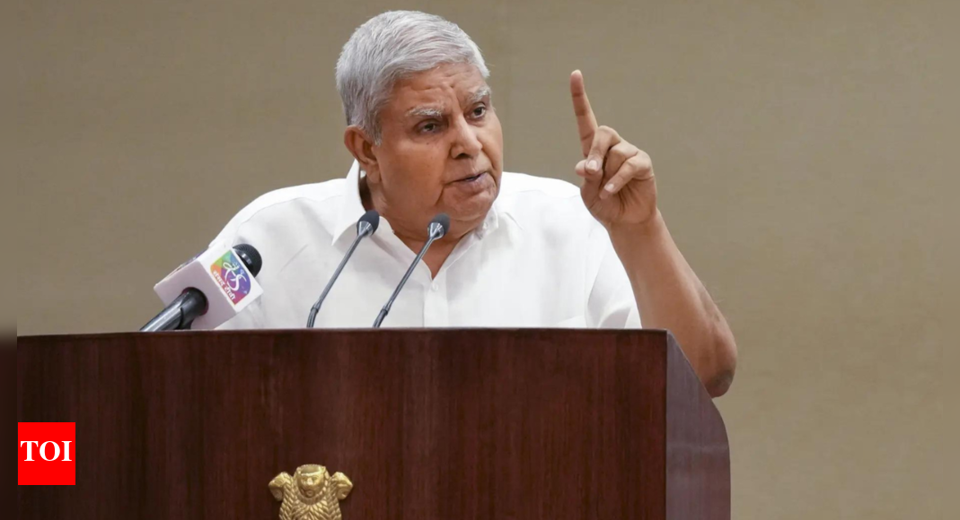 ‘तुरंत इस्तीफा दे देना चाहिए’: विपक्षी स्लैम वीपी धनखर की टिप्पणियों पर SC | भारत समाचार