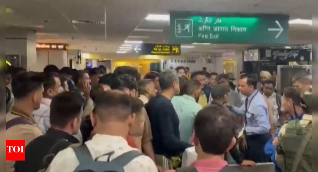 खराब मौसम के कारण रद्द की गई कई उड़ानों के रूप में जम्मू हवाई अड्डे पर अराजकता | भारत समाचार