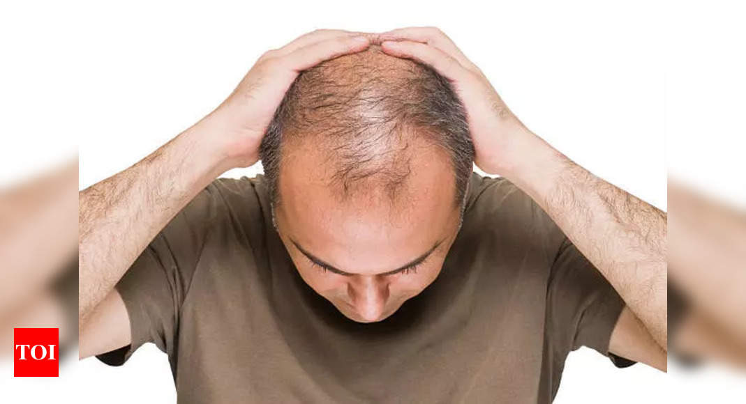 बाल झड़ने: बालों की गलतियाँ जो आपको गंजा कर रही हैं |