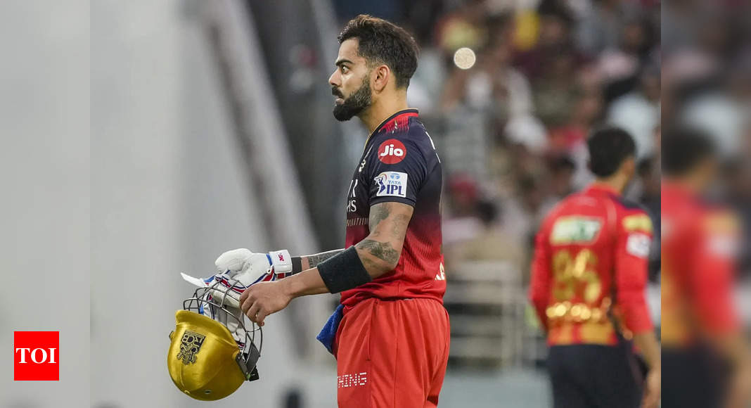 विराट कोहली ने स्टंप माइक पर पंजाब किंग्स गेंदबाज को बदमाशी करते हुए पकड़ा – वॉच | क्रिकेट समाचार