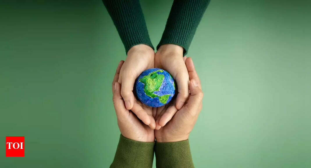 हैप्पी अर्थ डे 2025: 50 इच्छाएं, उद्धरण, चित्र, संदेश, अभिवादन, और जागरूकता बढ़ाने के लिए बहुत कुछ