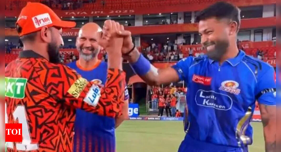 मोहम्मद शमी हार्डिक पांड्या को ‘भाई’ कहते हैं और अपने ऑटोग्राफ के लिए पूछते हैं – घड़ी