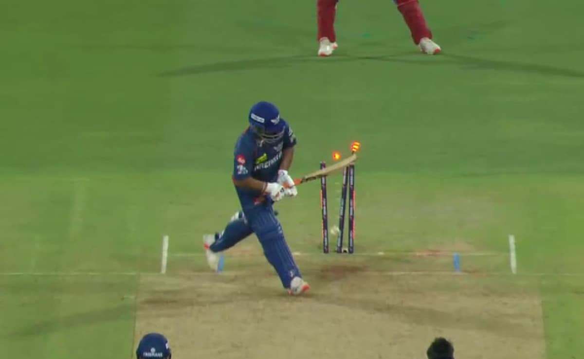 RISHABH PANT LSG बनाम DC के लिए नंबर 7 पर चमगादड़, 2 गेंदों के लिए चमगादड़, 0 के लिए बाहर निकल जाता है। इंटरनेट कहता है: “27 करोड़ रुपये …”