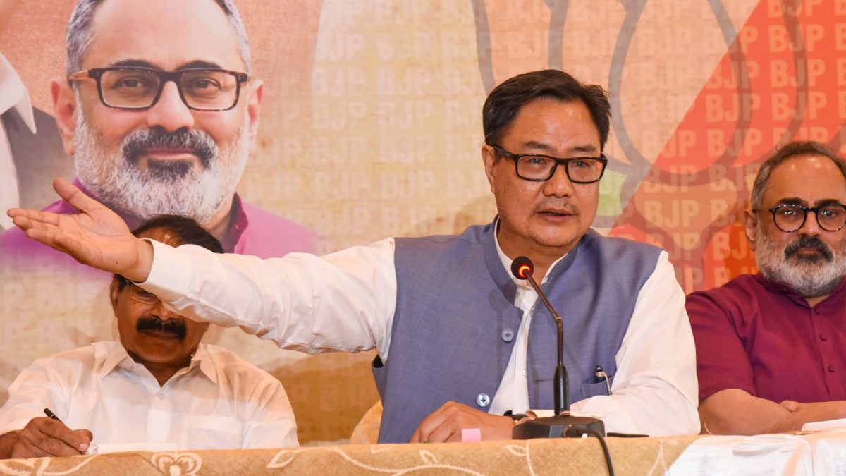 ‘एससी में क्या हुआ, इस पर टिप्पणी नहीं करेंगे: रिजूजू ने याचिकाओं की सुनवाई को चुनौती दी है कि संशोधित वक्फ कानून