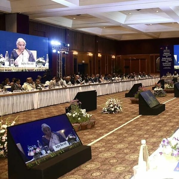 10 लाख रुपये से अधिक की लक्जरी फैशन का सामान अब 1% टीसीएस अर्जित करेगा