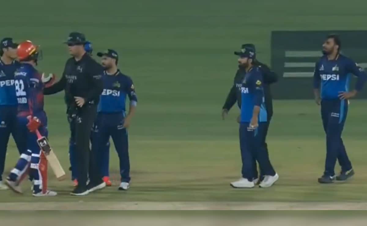 न्यूजीलैंड के बल्लेबाज ने पाकिस्तान के स्पिनर को PSL में ‘चकिंग’ के मध्य-ओवर का आरोप लगाया, स्पार्क्स विशाल पंक्ति