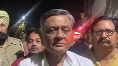 जलंधर में भाजपा नेता मनोरनजान कालिया के निवास के बाहर विस्फोट