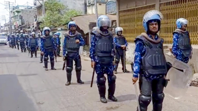 बंगाल में ताजा हिंसा मिटती है: पुलिस वाहन तड़पते हैं, कई घायल हो गए