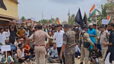 सिल्चर प्रदर्शनकारियों को पुलिस में पत्थर की चोट लगी, लेती चार्ज किया गया