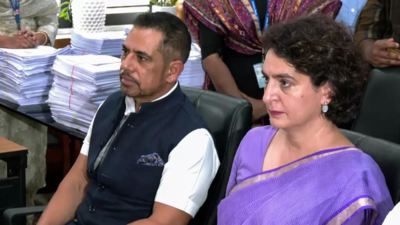 हरियाणा लैंड डील: रॉबर्ट वाडरा फ्रेश समन के बाद एड ऑफिस में